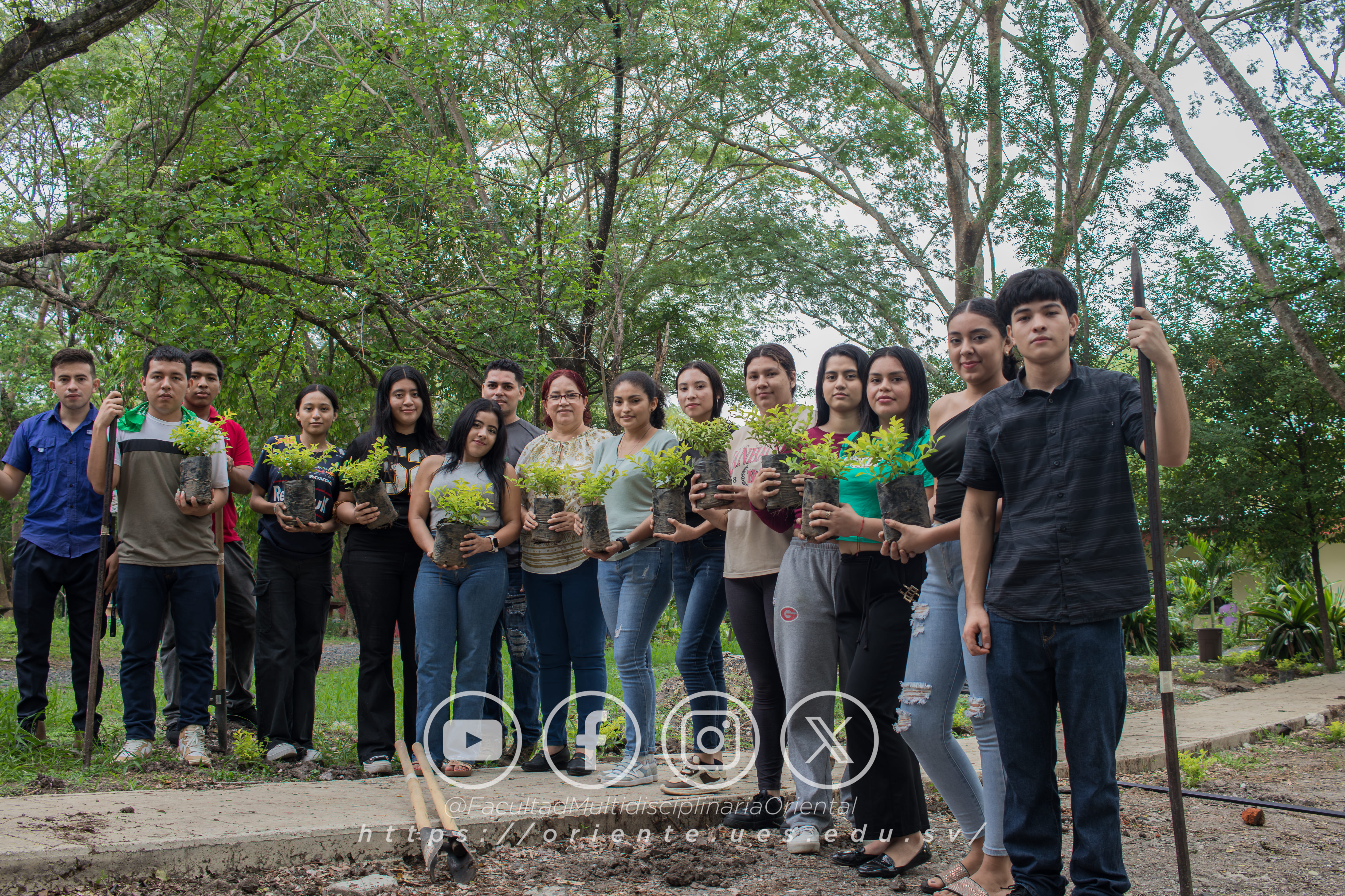 Estudiantes de Ciencias Sociales transforman el campus mediante aprendizaje y servicio en Educación Ambiental.